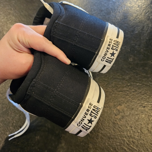 Chuck Taylor hightop Converse shoes - Picture 9 of 16